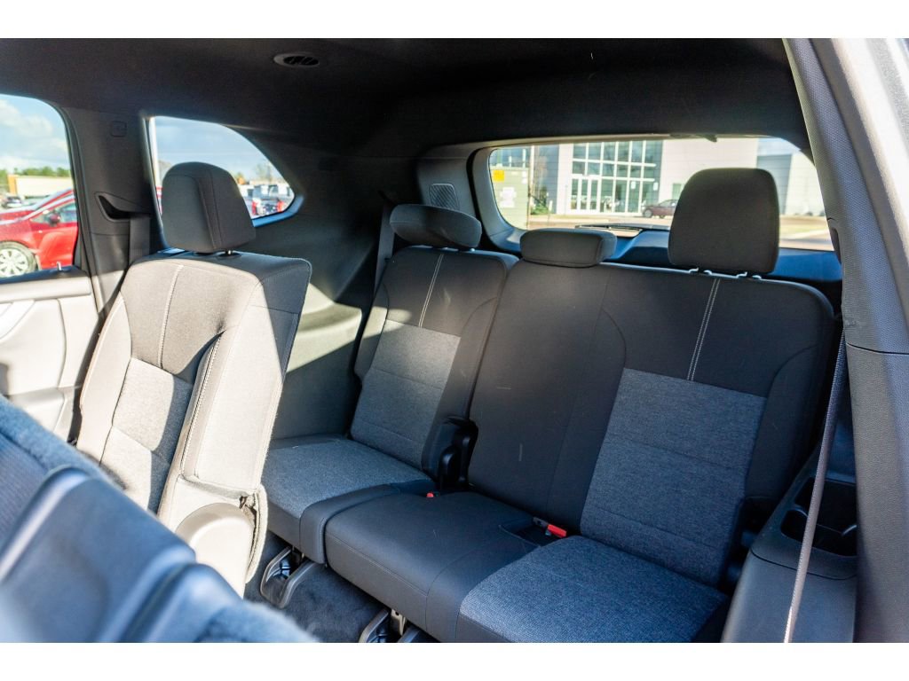 Used 2025 GMC Acadia Elevation image 14