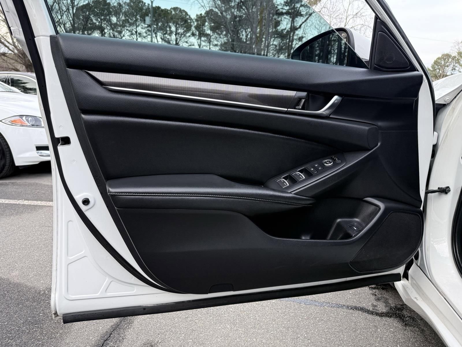 Used 2019 Honda Accord Sport image 17