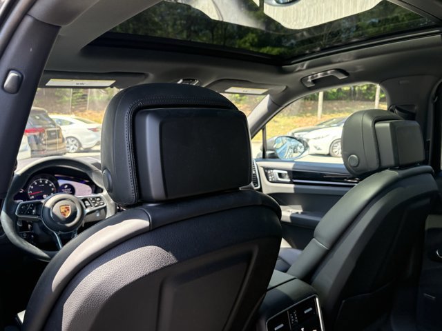 Used 2022 Porsche Cayenne image 13