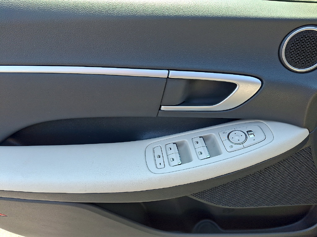 Used 2025 Hyundai Sonata SEL FWD image 12