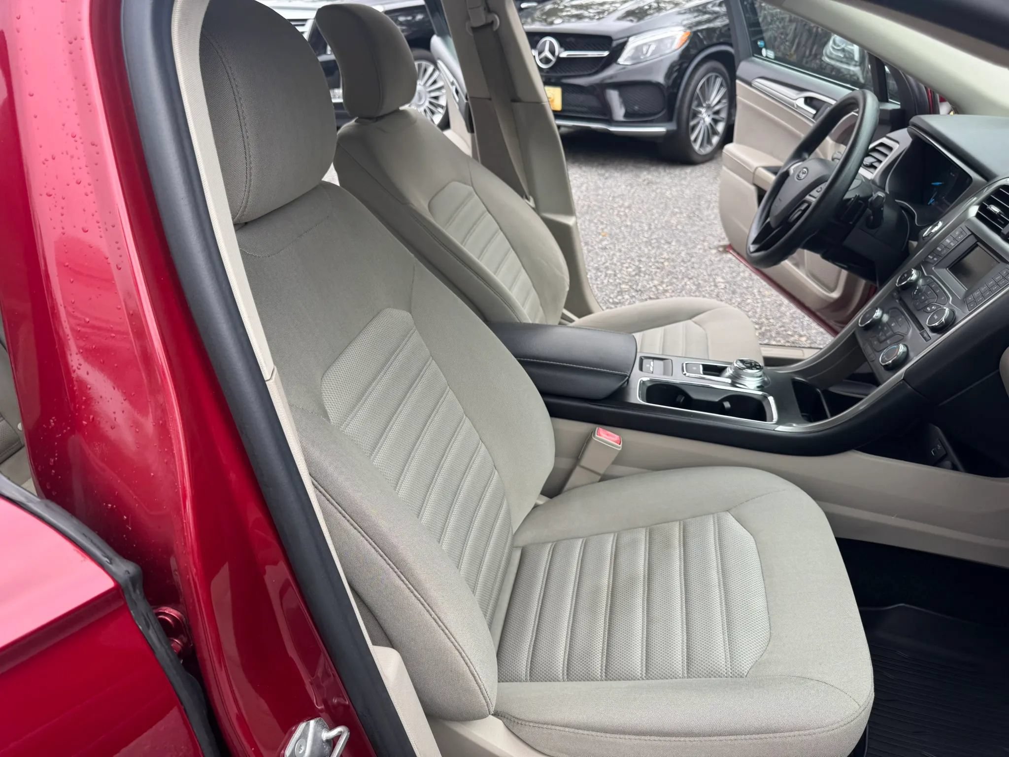 Used 2018 Ford Fusion SE FWD image 19