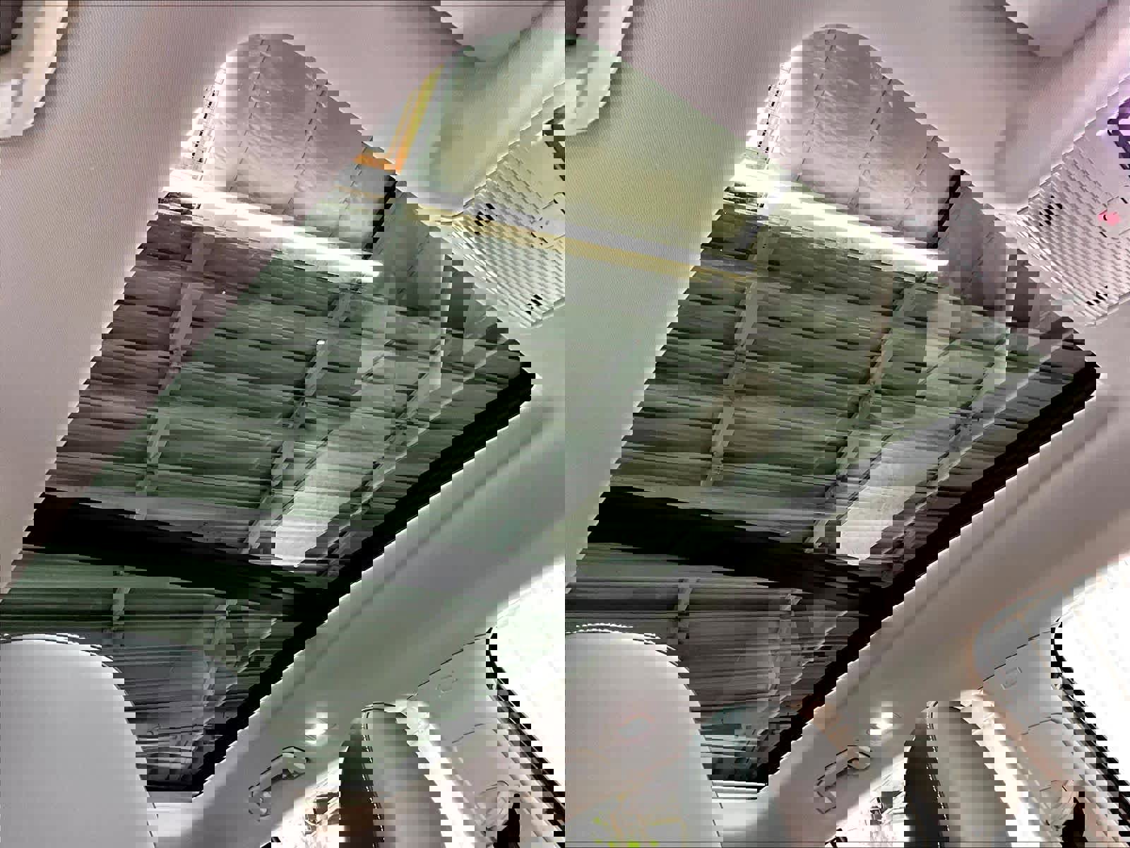 Used 2025 Volkswagen Tiguan SE w/ Panoramic Sunroof Package image 24