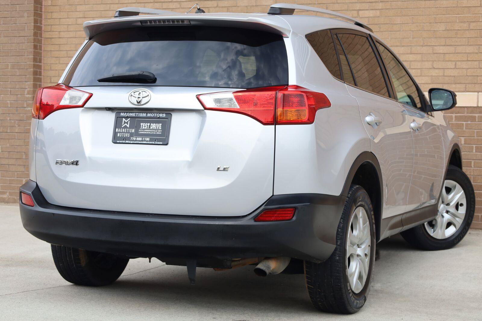 Used 2015 Toyota RAV4 LE FWD image 11