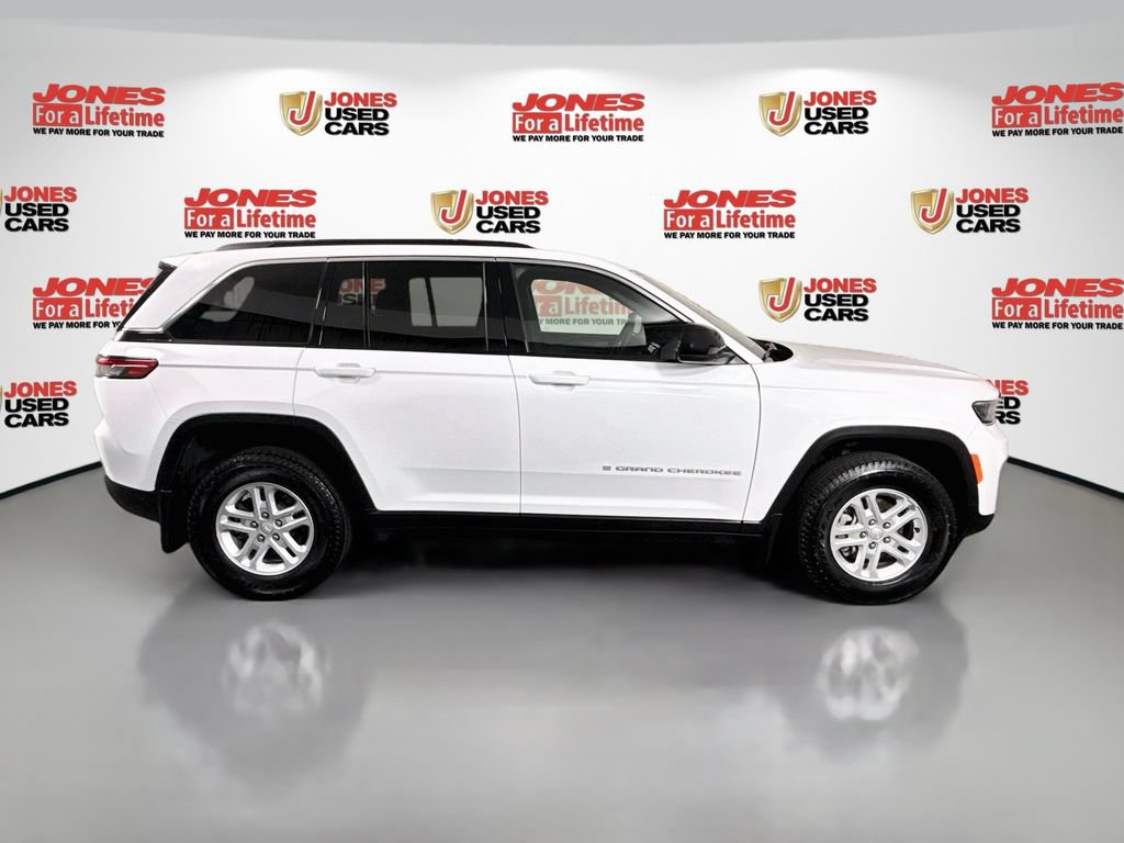 Used 2025 Jeep Grand Cherokee Laredo w/ MOPAR Finishing Package AWD/4WD image 16