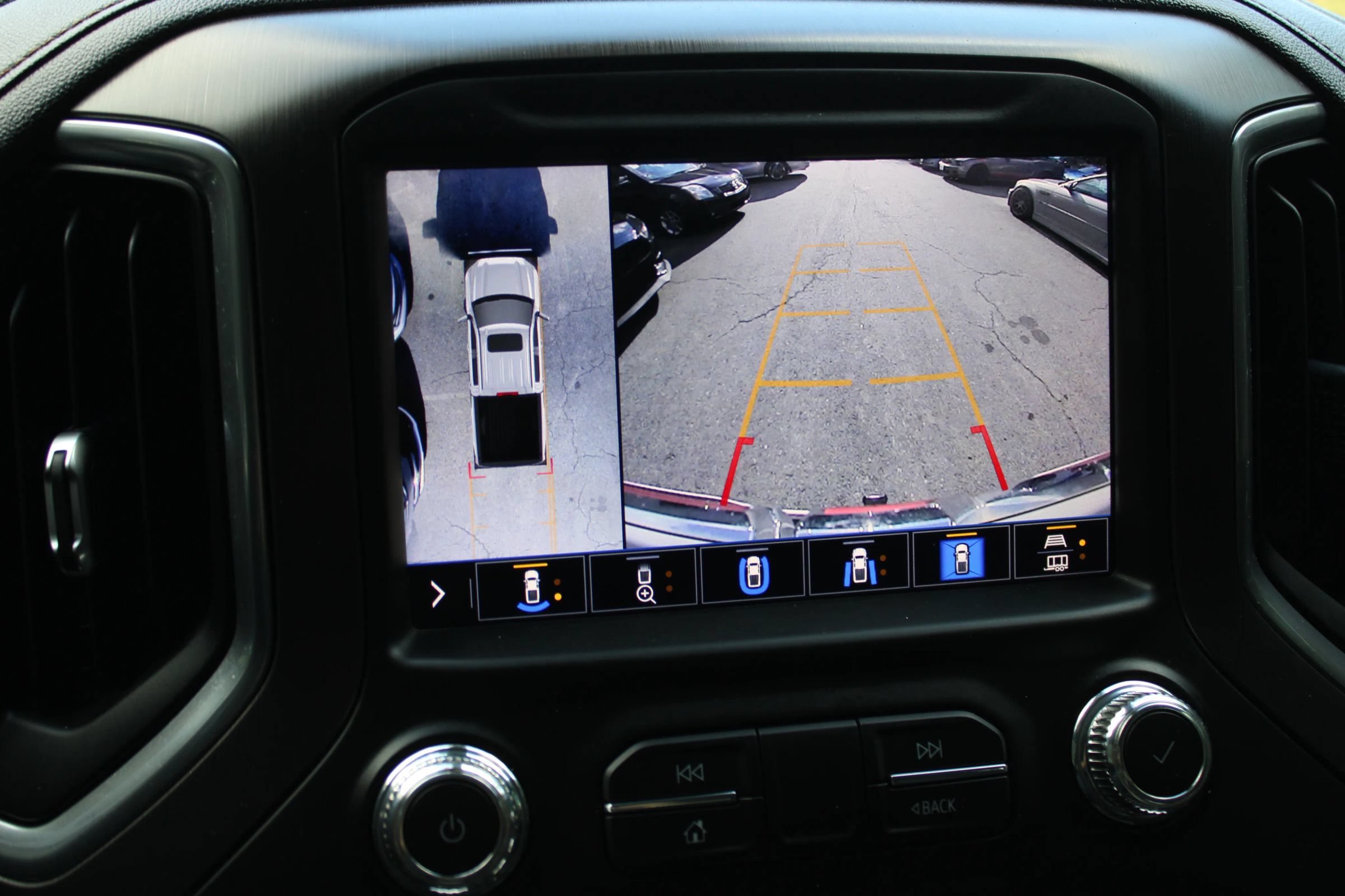 Used 2020 GMC Sierra 1500 AT4 w/ AT4 Premium Package AWD/4WD image 17