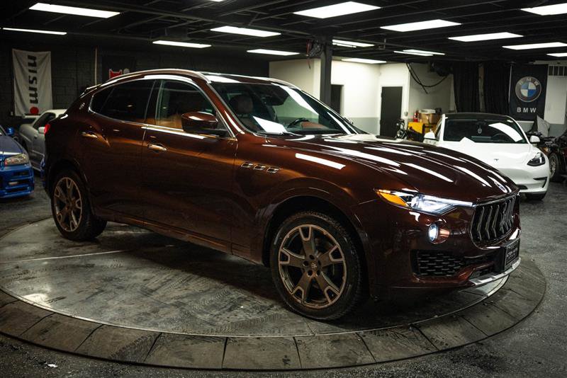 Used 2017 Maserati Levante w/ Luxury Package AWD/4WD image 5