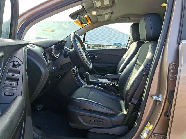 Used 2018 Chevrolet Trax LT w/ LT Convenience Package AWD/4WD image 15