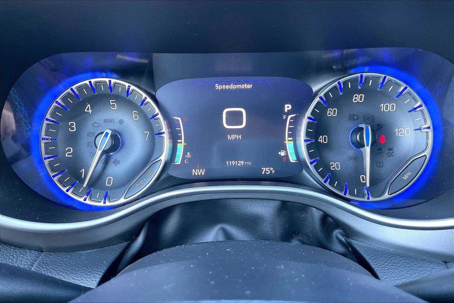 Used 2021 Chrysler Pacifica Touring w/ Cold Weather Group FWD image 19