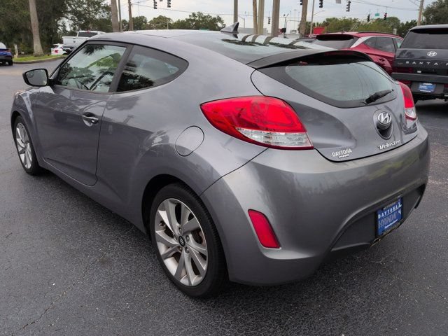 Used 2017 Hyundai Veloster FWD image 6