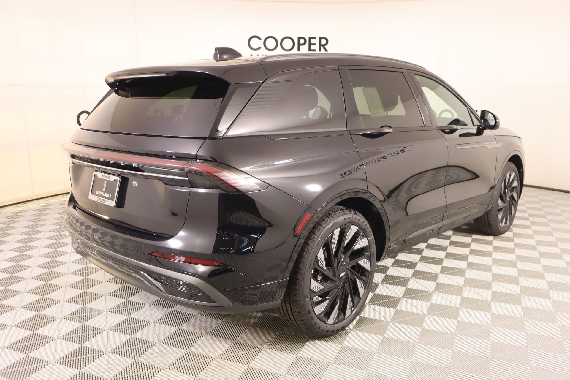 New 2026 Lincoln Nautilus Reserve w/ Jet Appearance Package AWD/4WD image 23