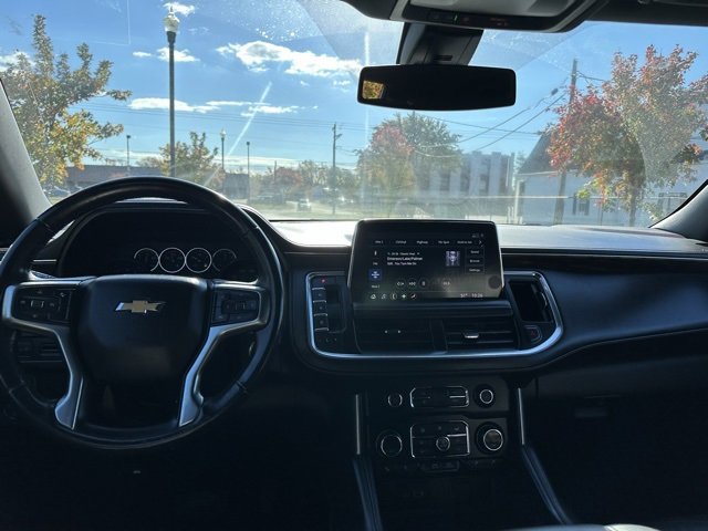 Used 2021 Chevrolet Suburban LT image 3