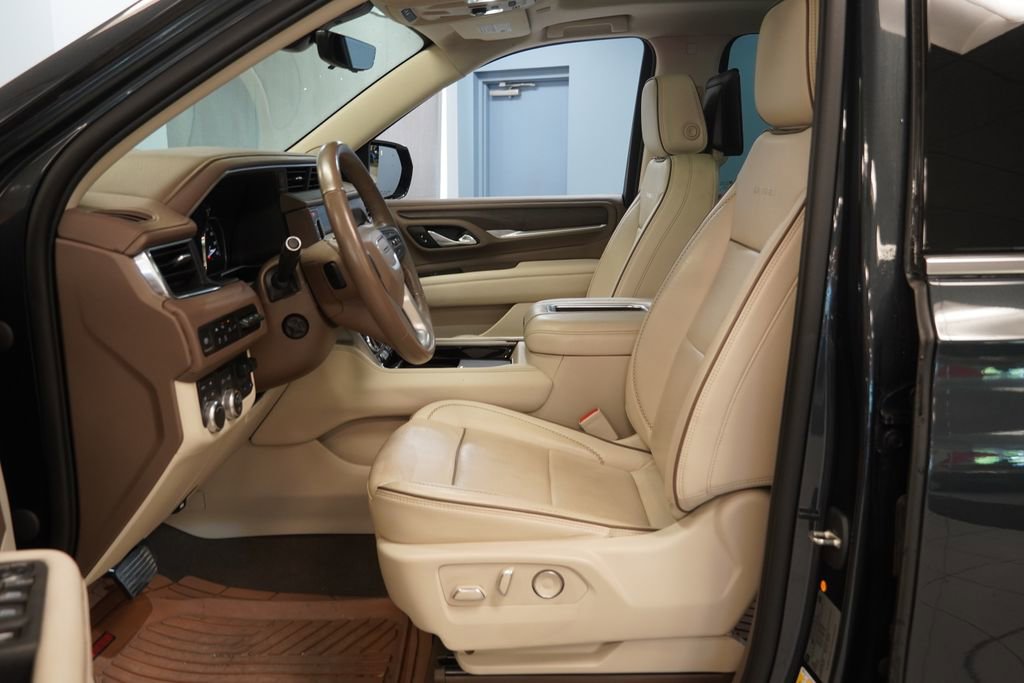 Used 2021 GMC Yukon XL Denali w/ Denali Premium Package AWD/4WD image 5