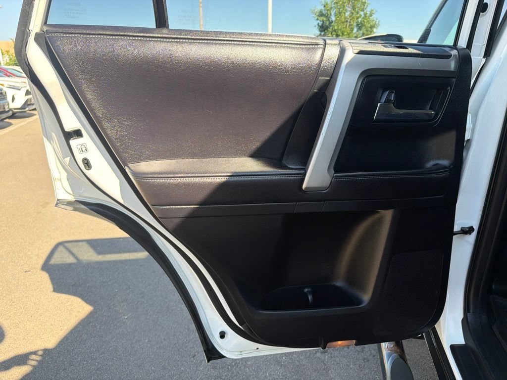 Used 2016 Toyota 4Runner SR5 AWD/4WD image 17