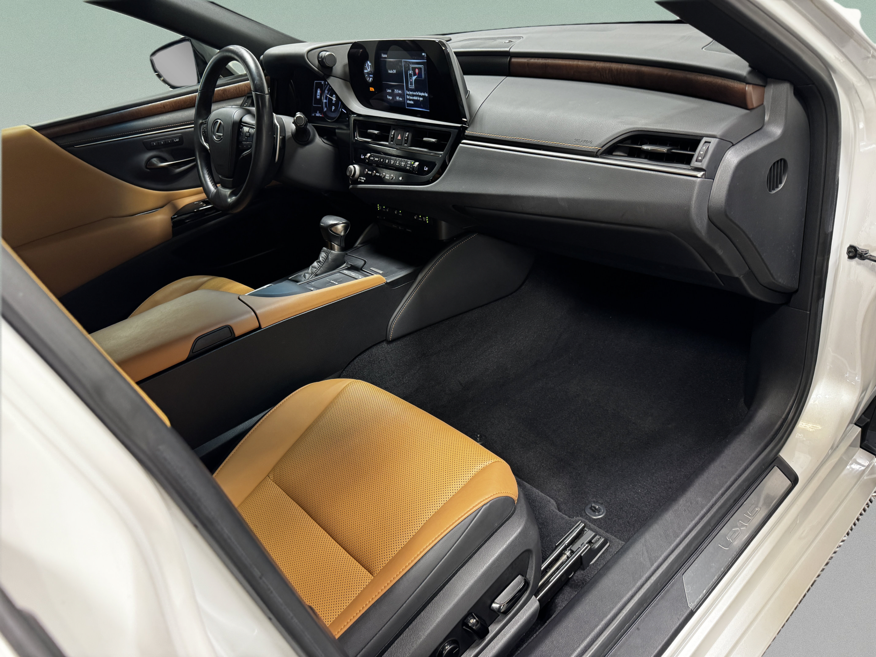 Used 2022 Lexus ES 350 w/ Premium Package FWD image 11
