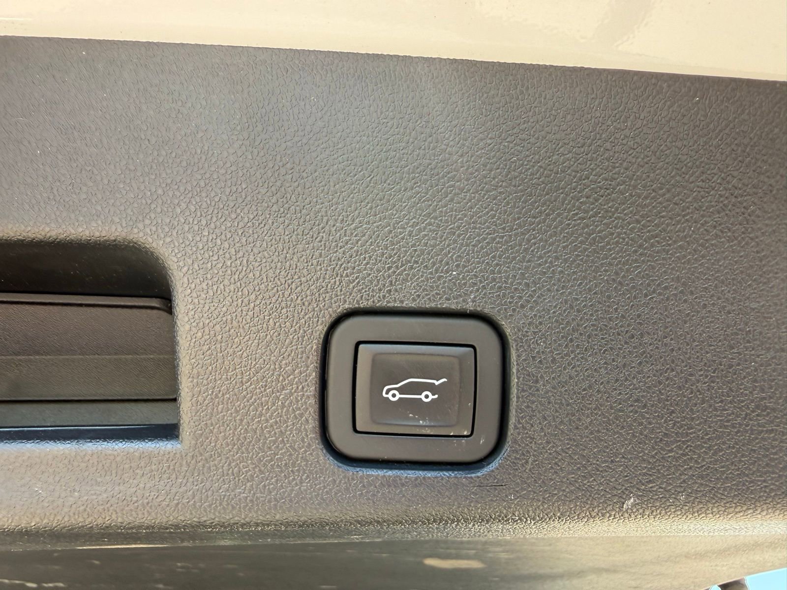 Used 2025 Chevrolet Traverse LT FWD image 40