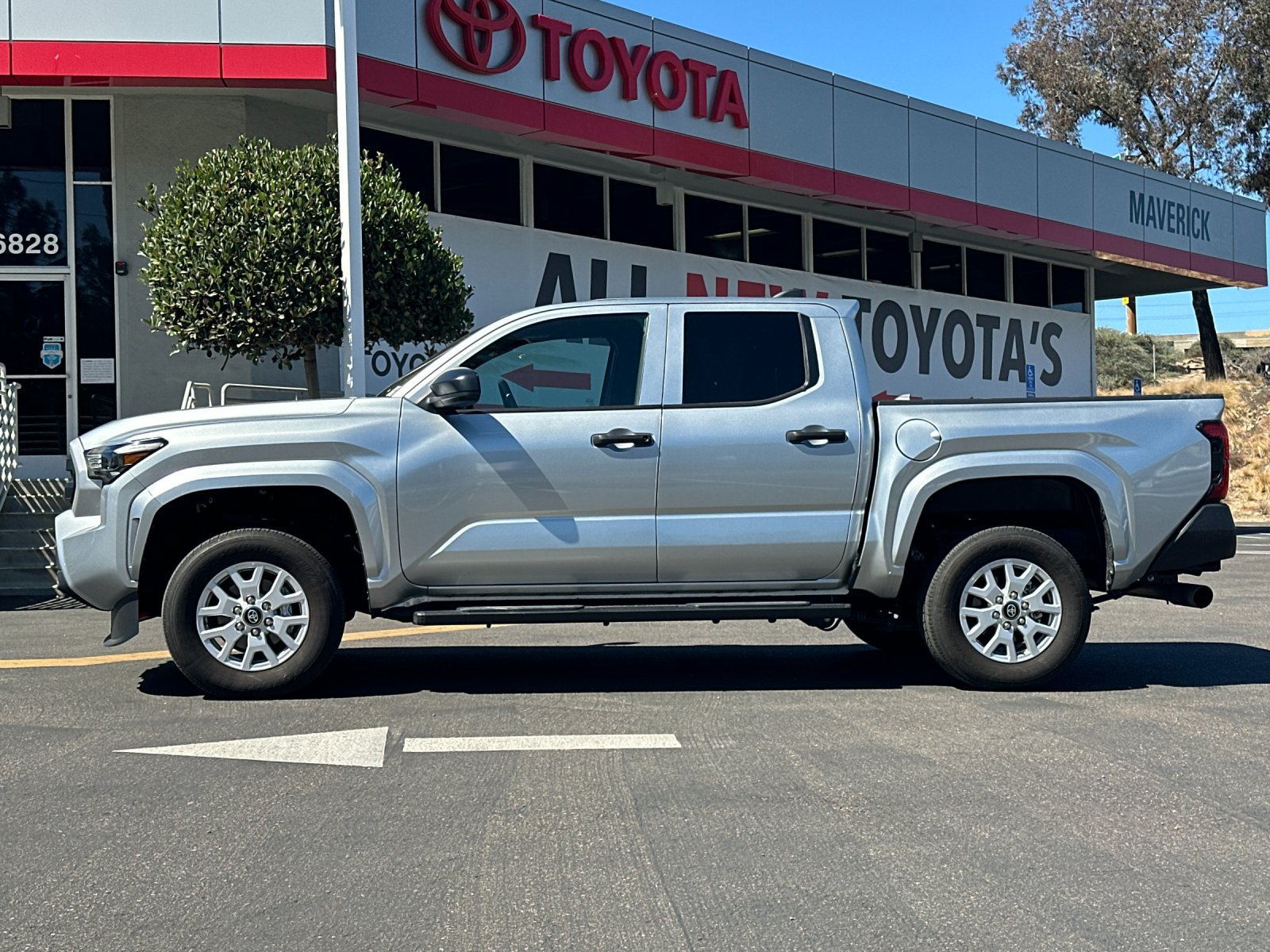 Used 2025 Toyota Tacoma SR RWD image 2
