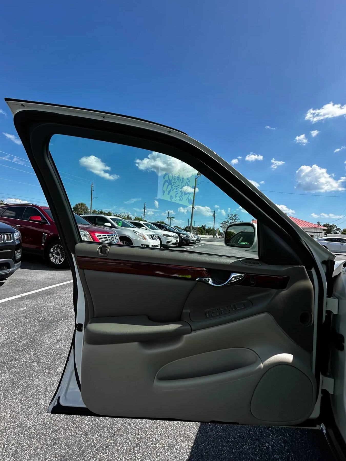 Used 2001 Cadillac De Ville Sedan image 16