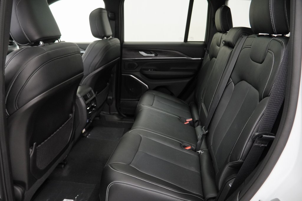 New 2025 Jeep Grand Cherokee Overland image 17