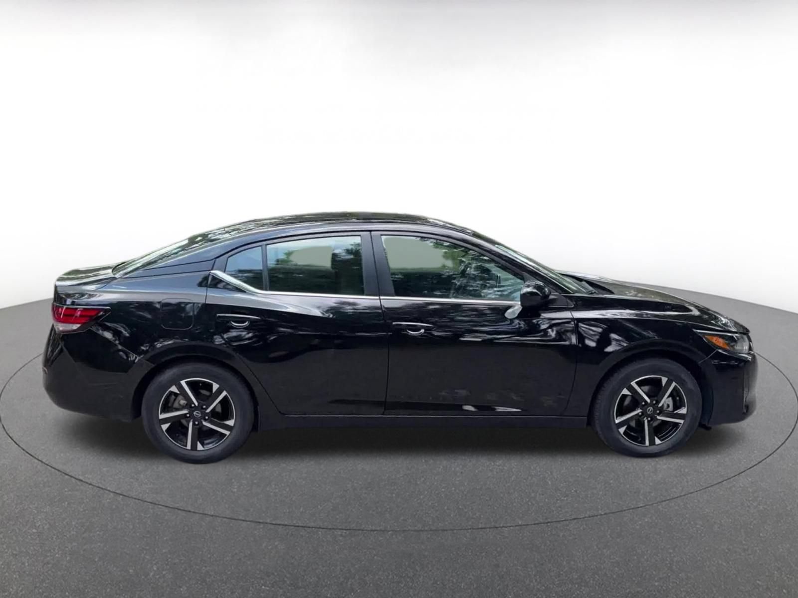 Used 2025 Nissan Sentra SV FWD image 16