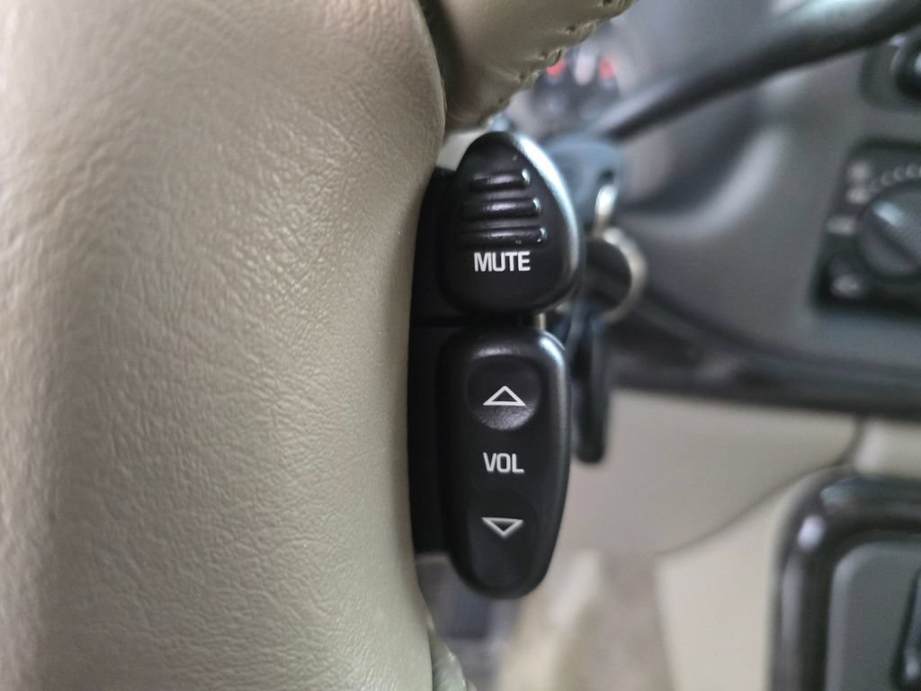 Used 2002 GMC Yukon Denali AWD/4WD image 32
