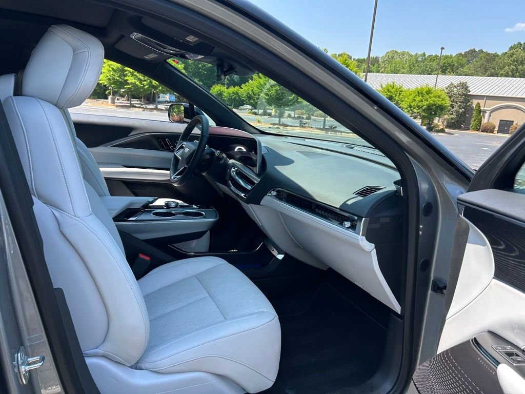 Used 2025 Cadillac Lyriq Sport RWD image 40