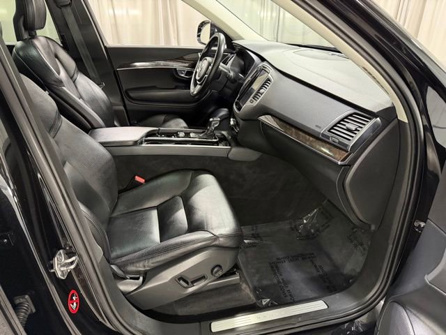 Used 2018 Volvo XC90 T5 Momentum w/ Convenience Package image 7
