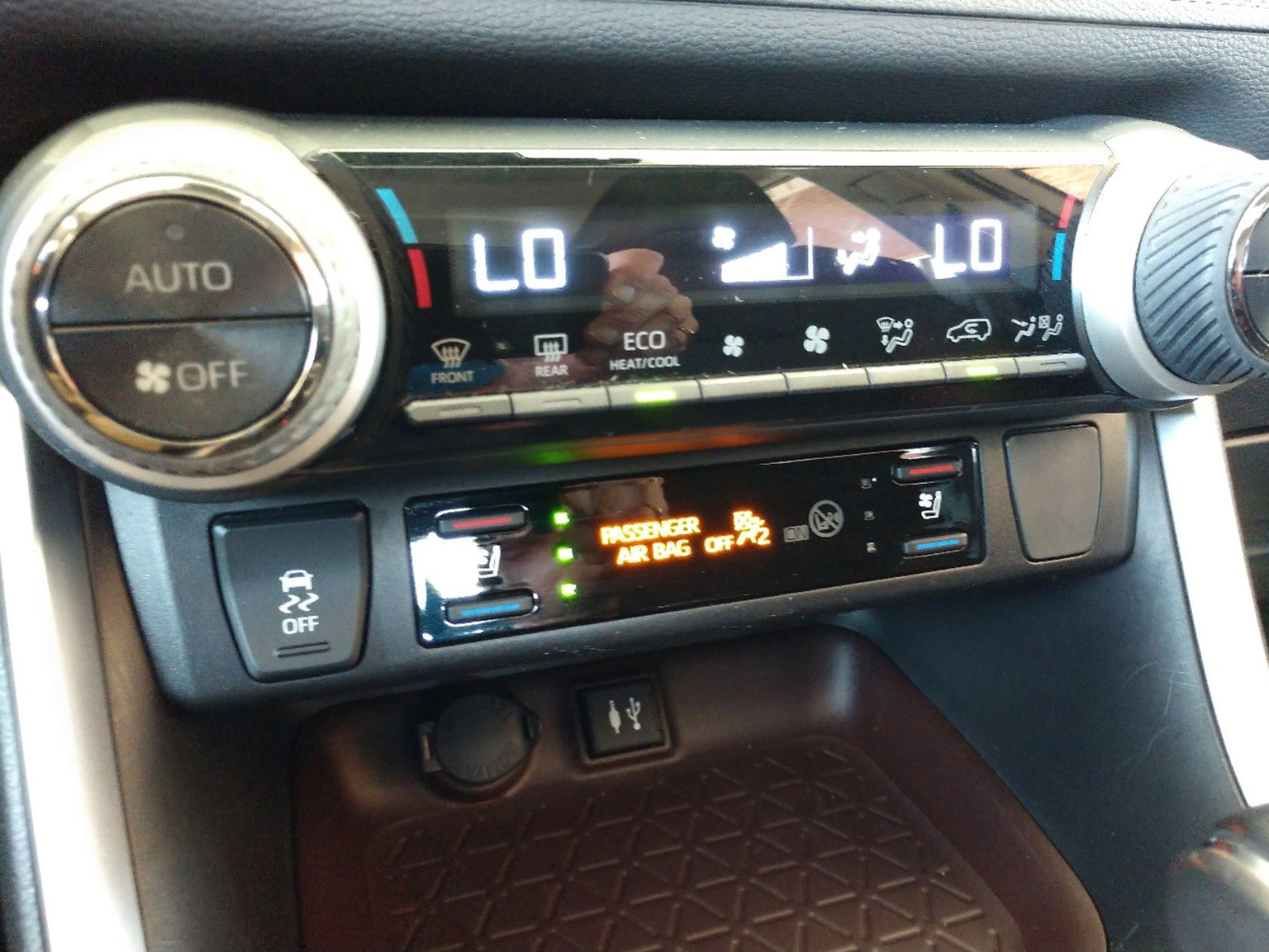 Used 2019 Toyota RAV4 Limited image 22