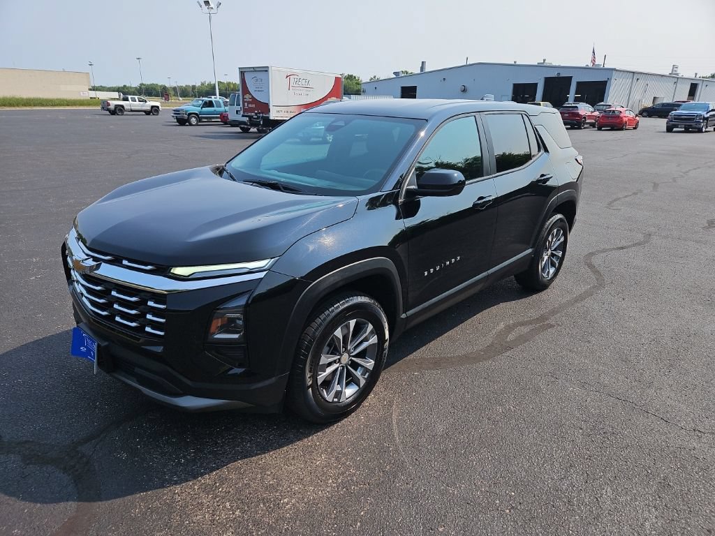 Used 2025 Chevrolet Equinox LT AWD/4WD image 3