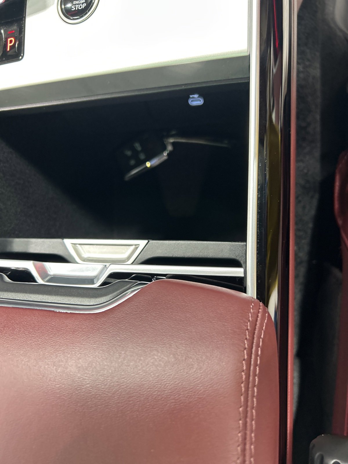 Used 2025 Land Rover Range Rover SE image 27