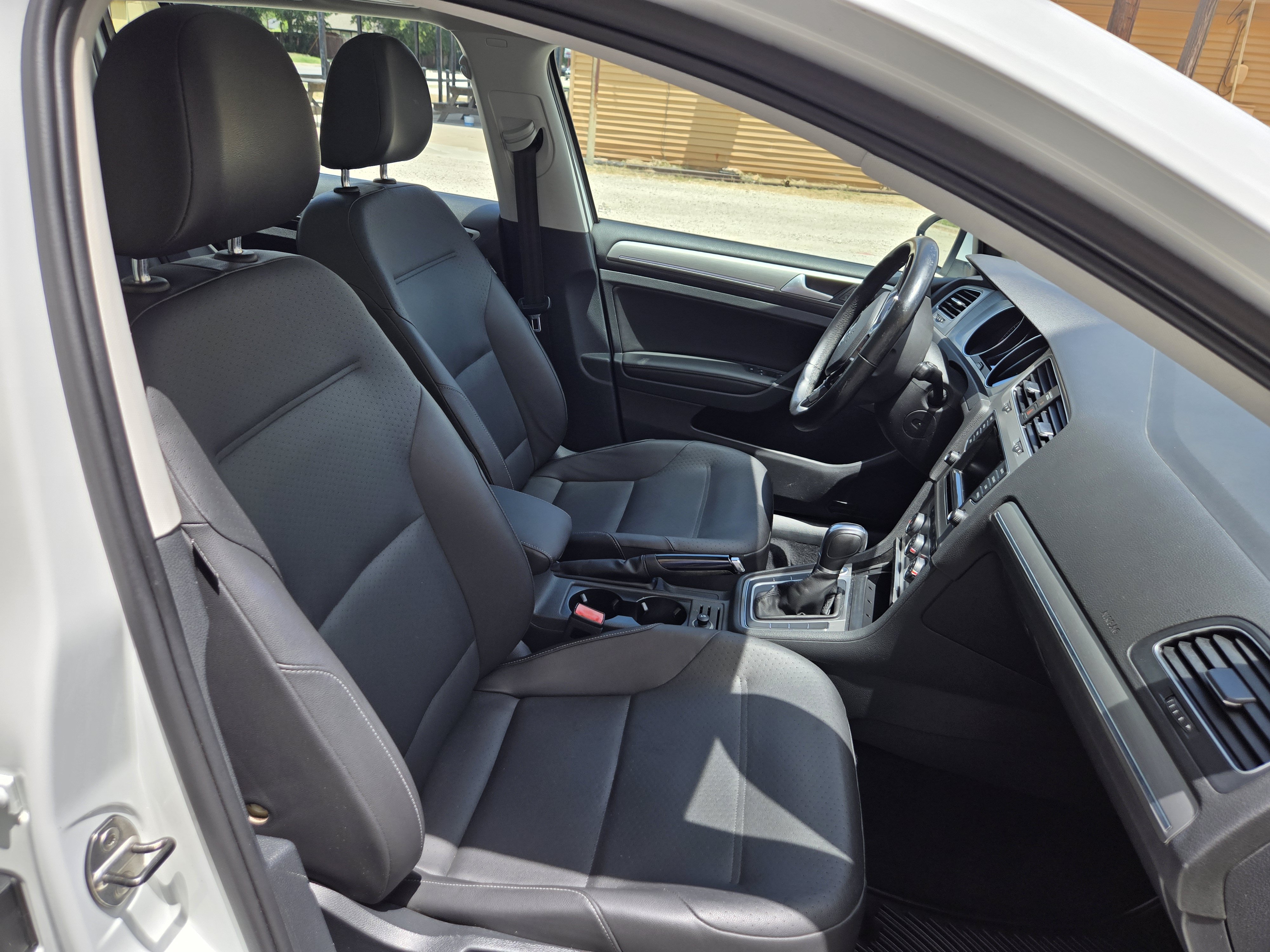Used 2015 Volkswagen Golf SE w/ Lighting Package FWD image 9
