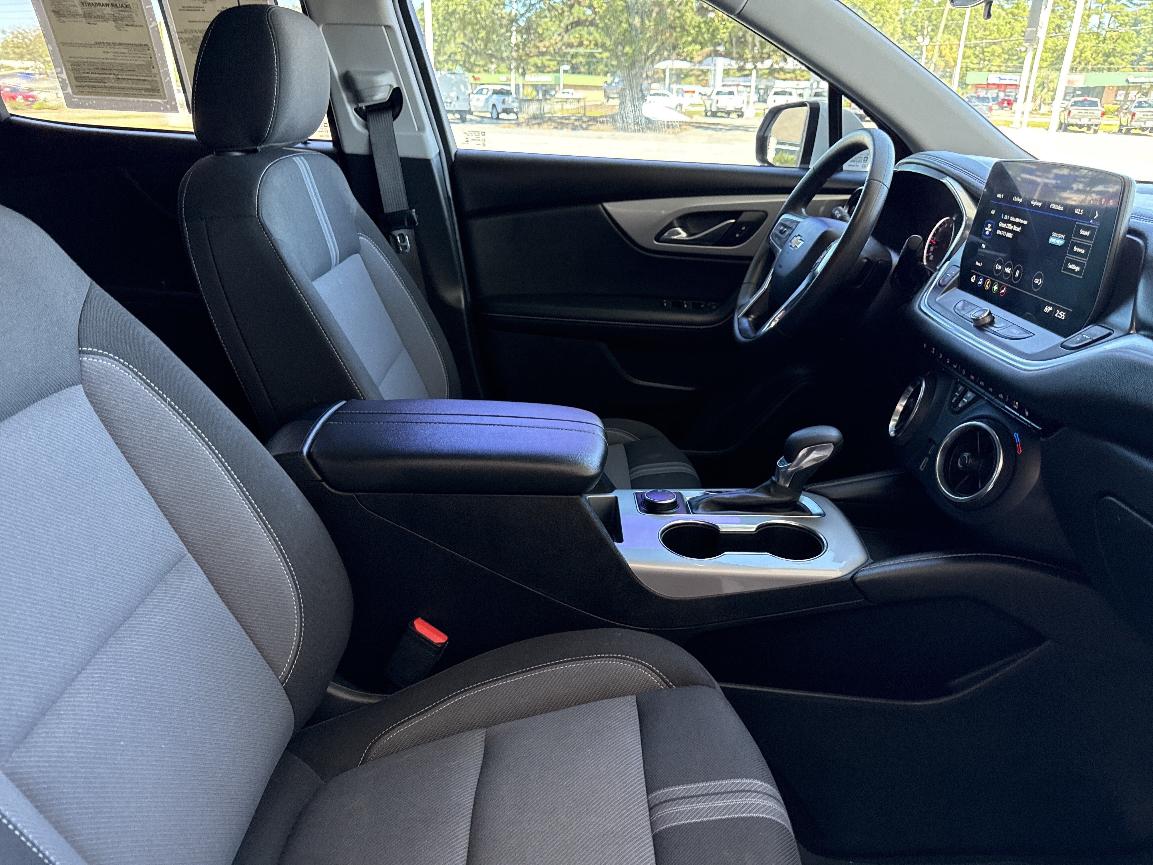 Used 2024 Chevrolet Blazer LT FWD image 31