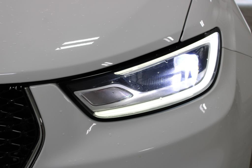 Used 2024 Chrysler Pacifica Touring-L FWD image 13