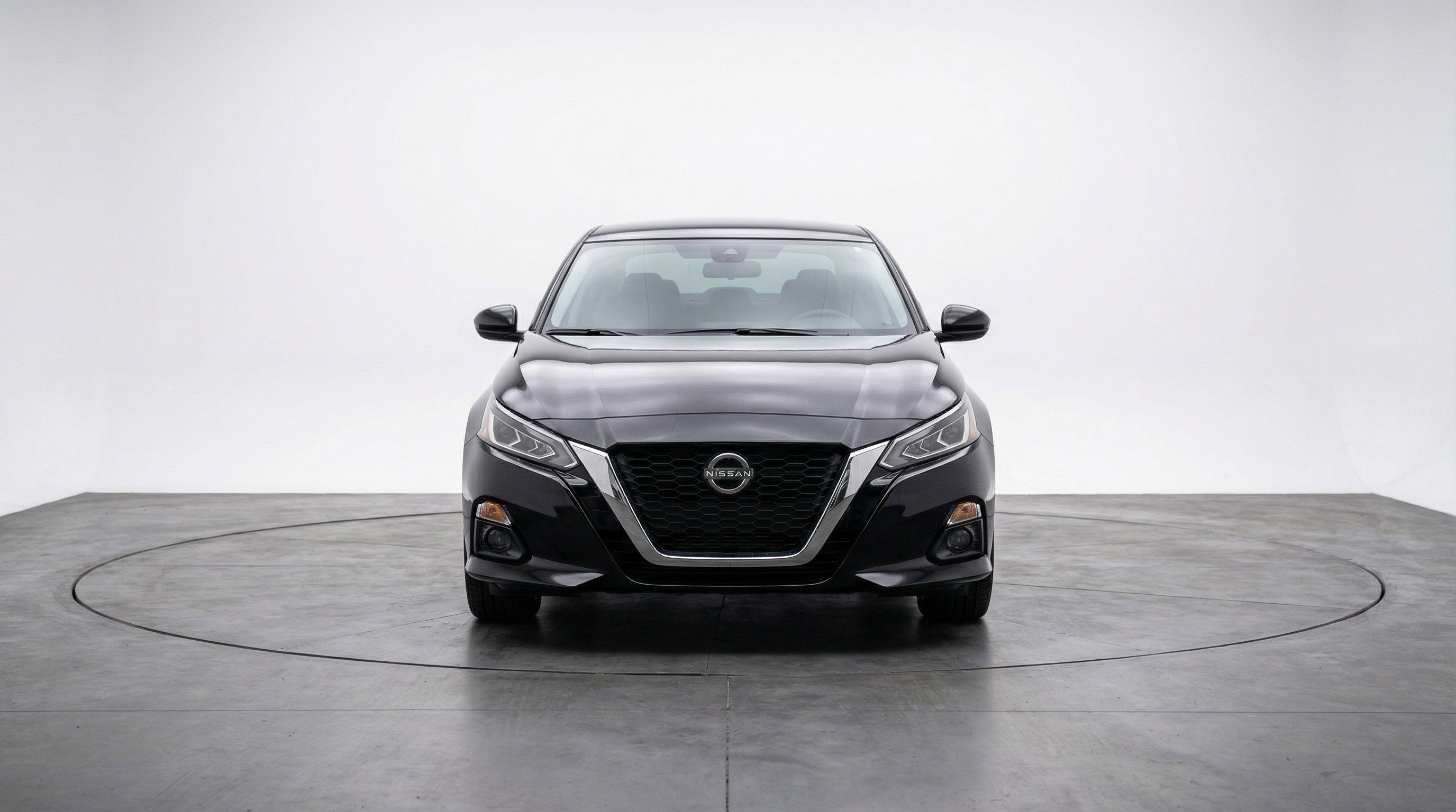 Used 2025 Nissan Altima 2.5 SV FWD image 2