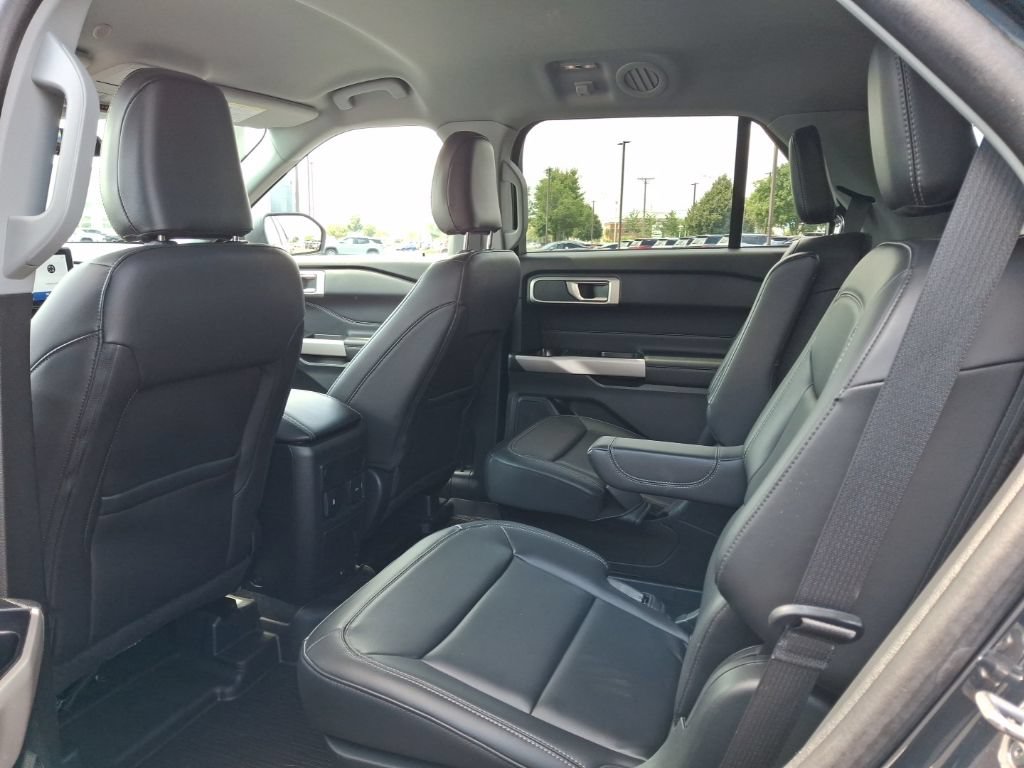 Used 2024 Ford Explorer XLT w/ Equipment Group 202A AWD/4WD image 5
