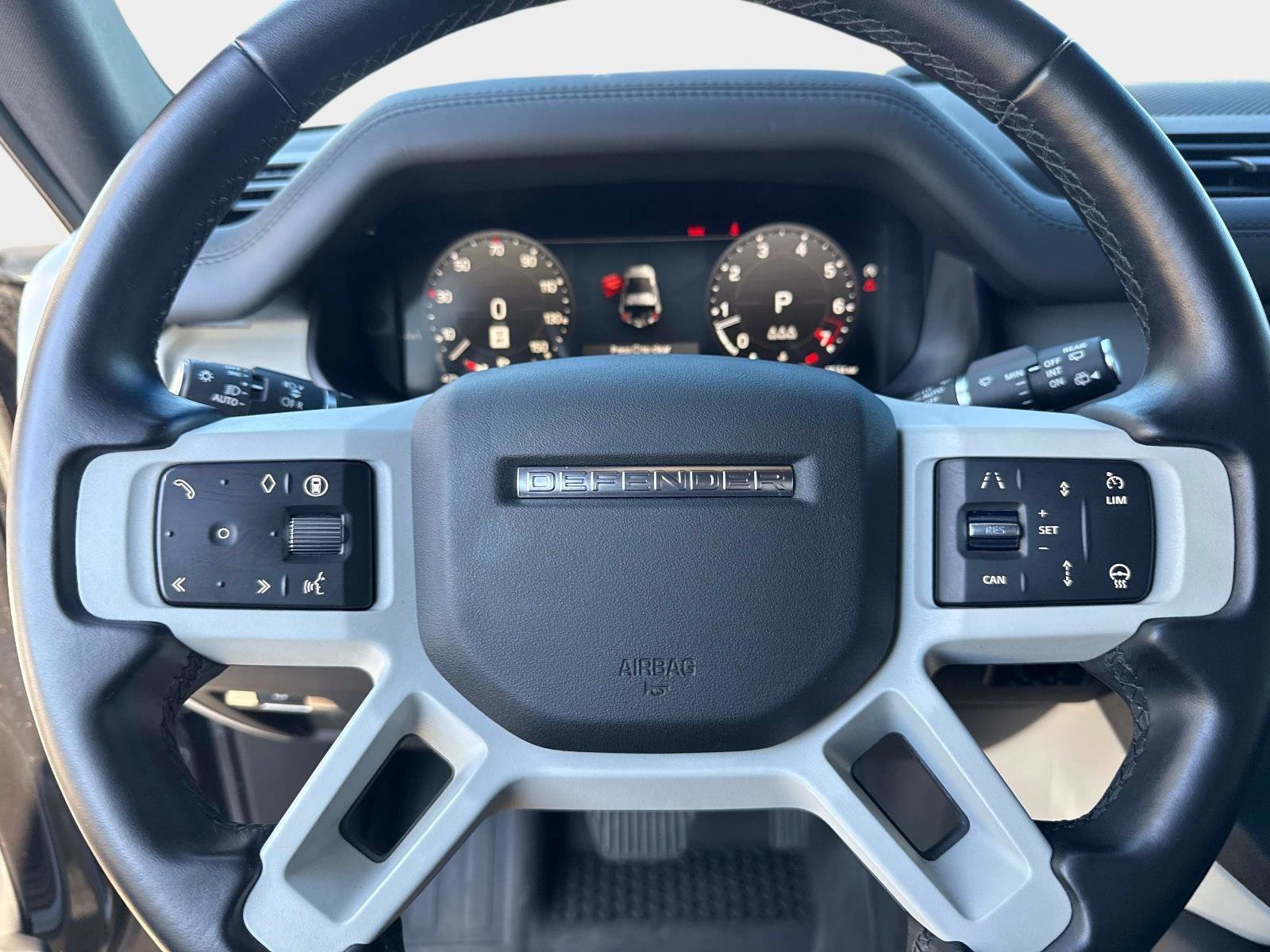 Used 2024 Land Rover Defender 90 S image 24