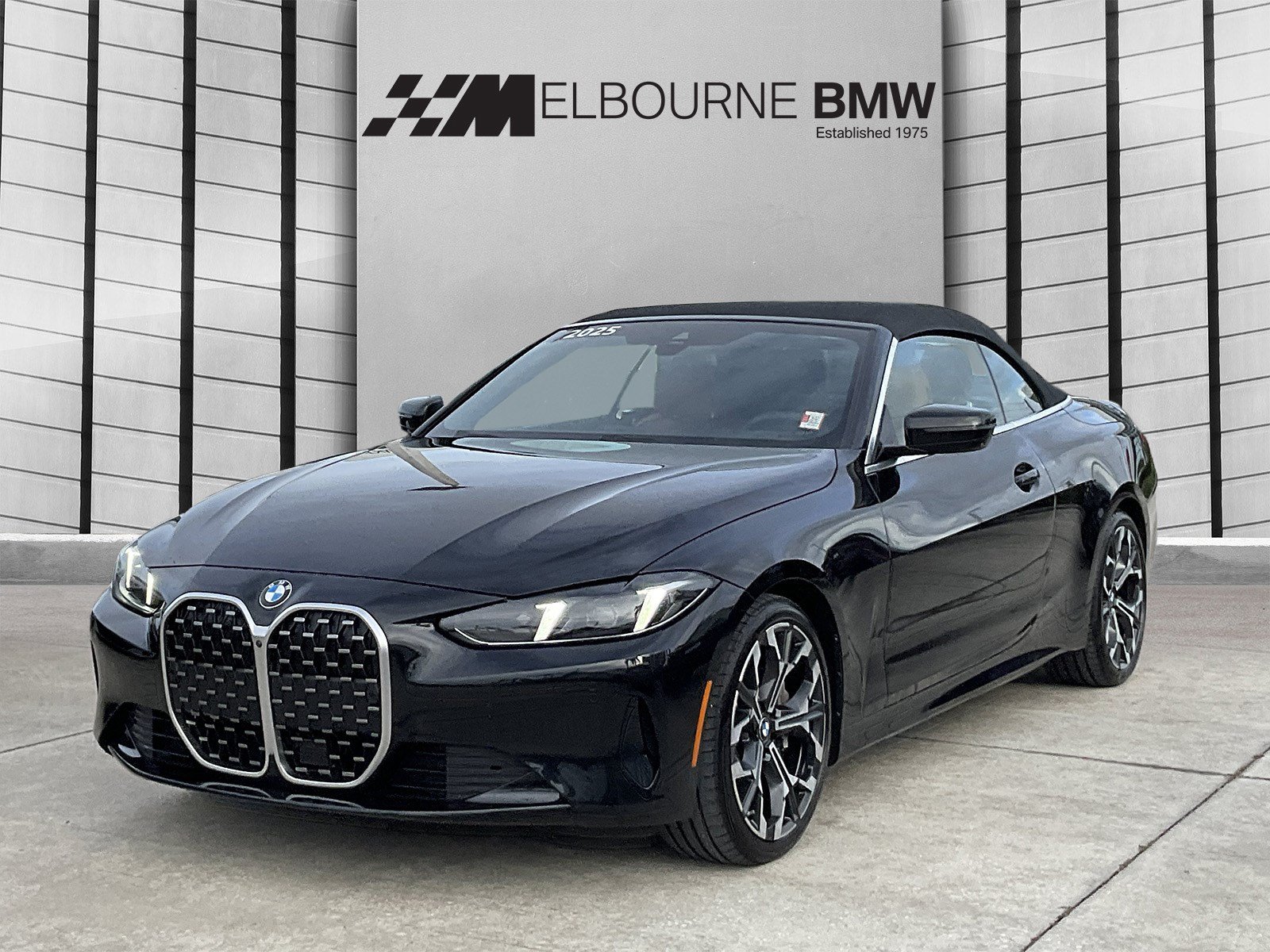 Used 2025 BMW 430i Convertible w/ Premium Package RWD image 3