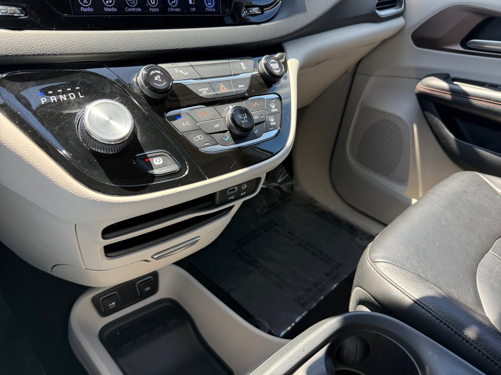Used 2017 Chrysler Pacifica Touring-L FWD image 13