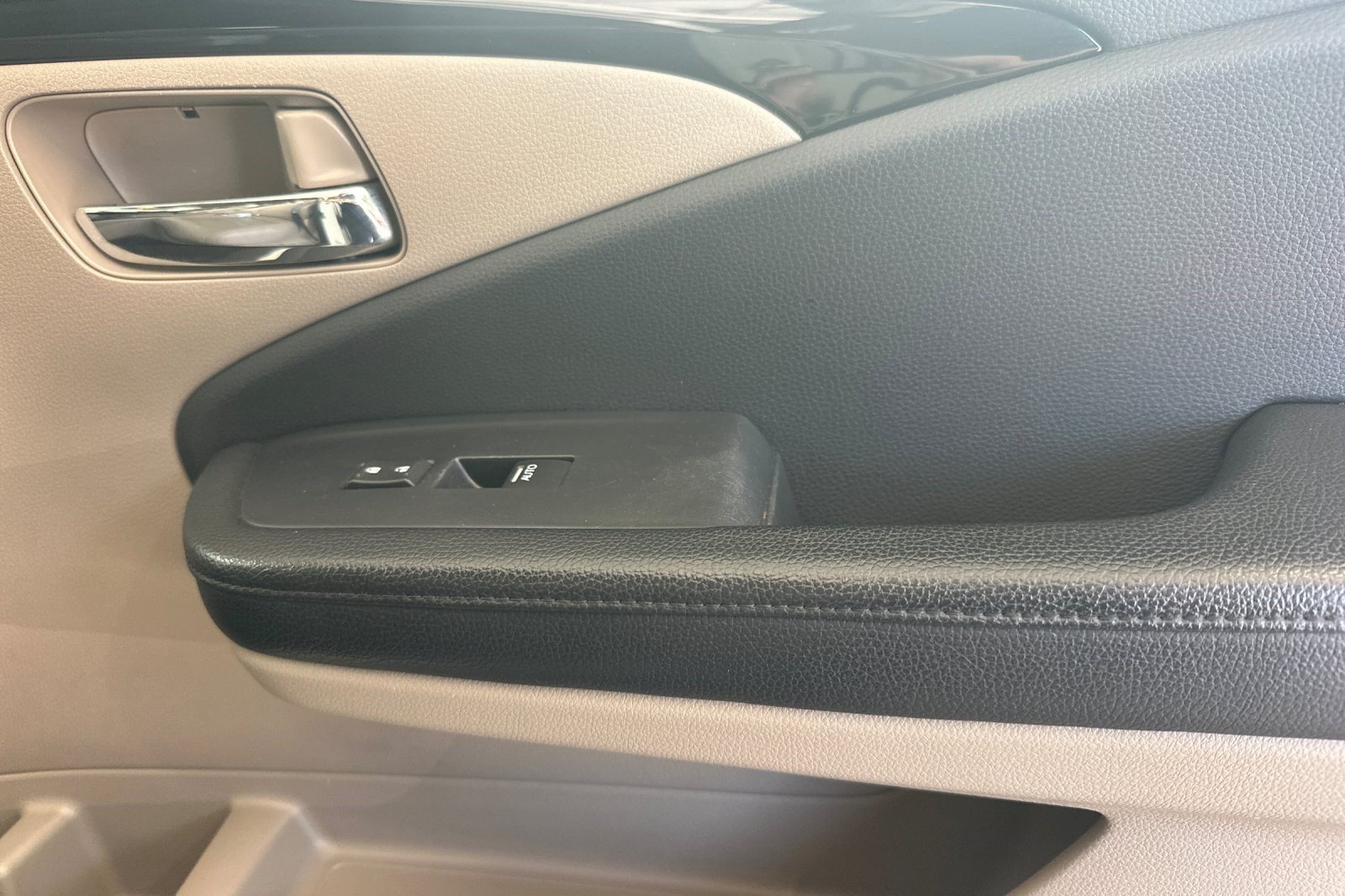 Used 2016 Honda Pilot Touring image 21