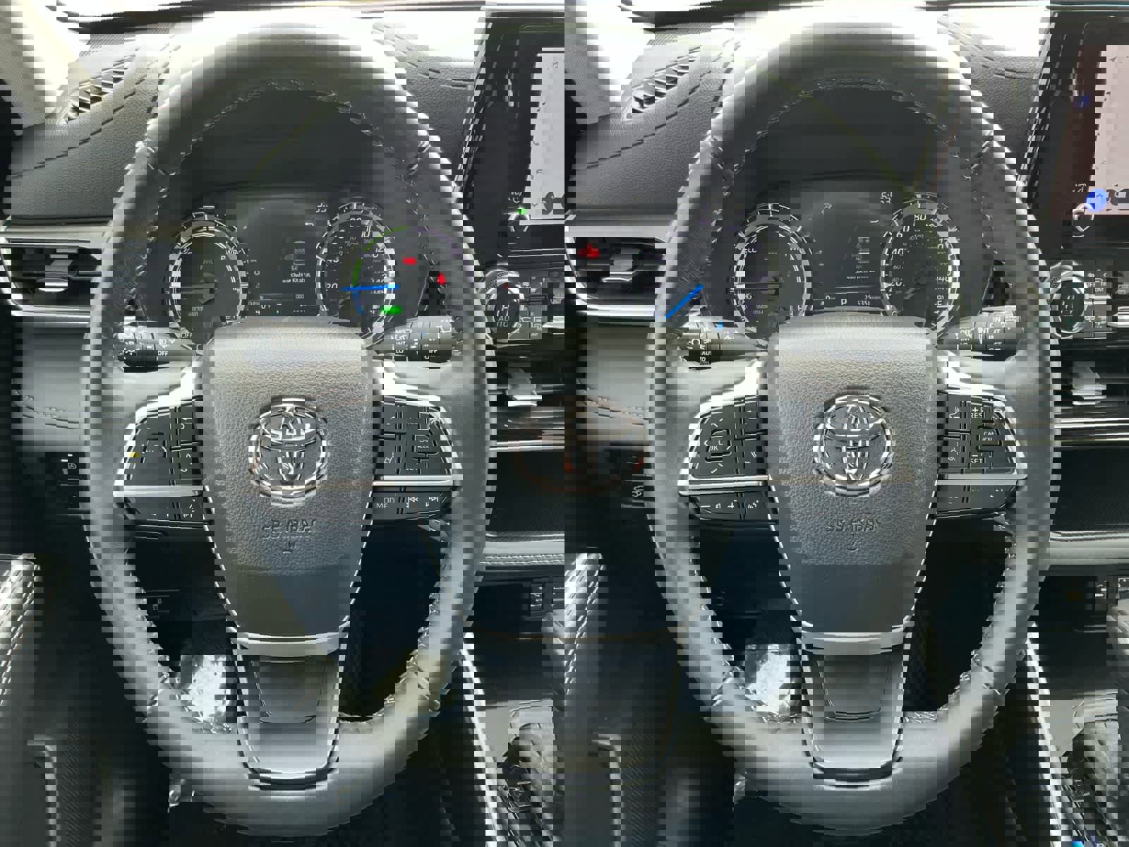 Used 2023 Toyota Highlander LE image 12