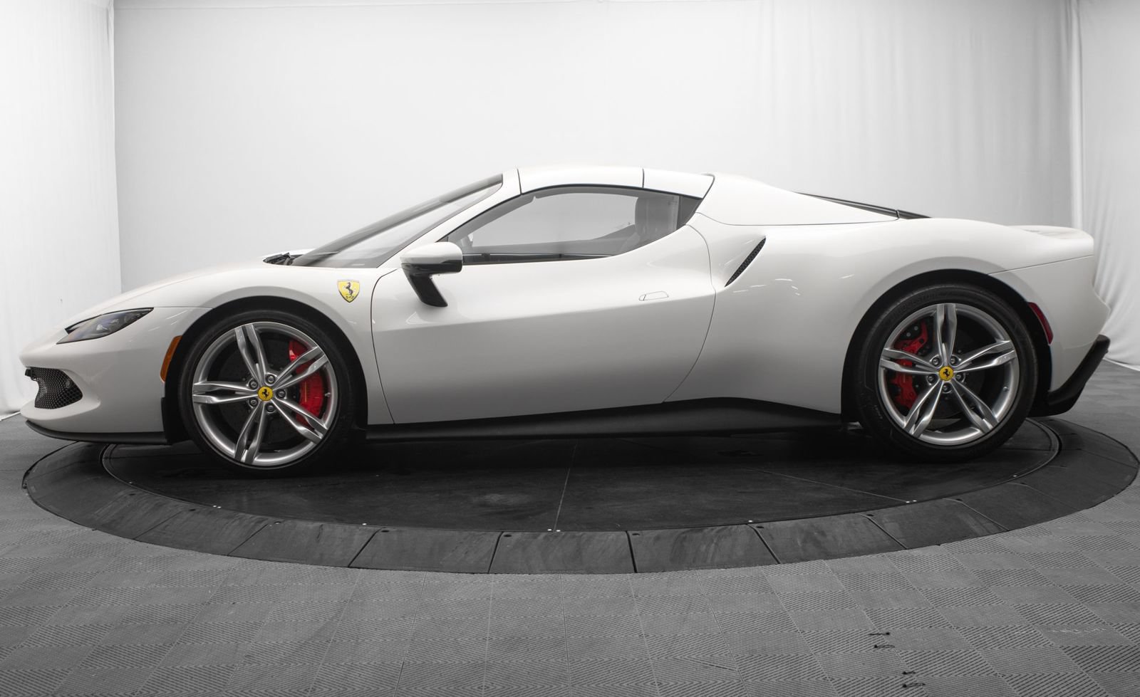 Used 2025 Ferrari 296 GTS RWD image 14