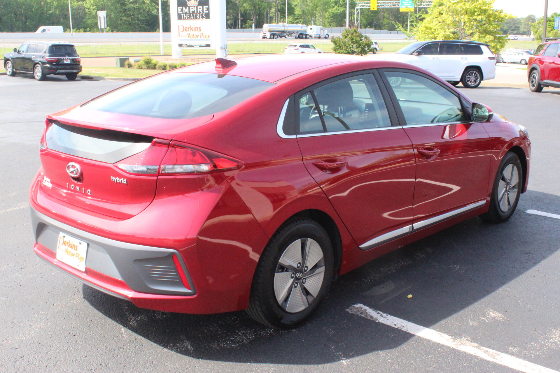 Used 2022 Hyundai Ioniq SE FWD image 6