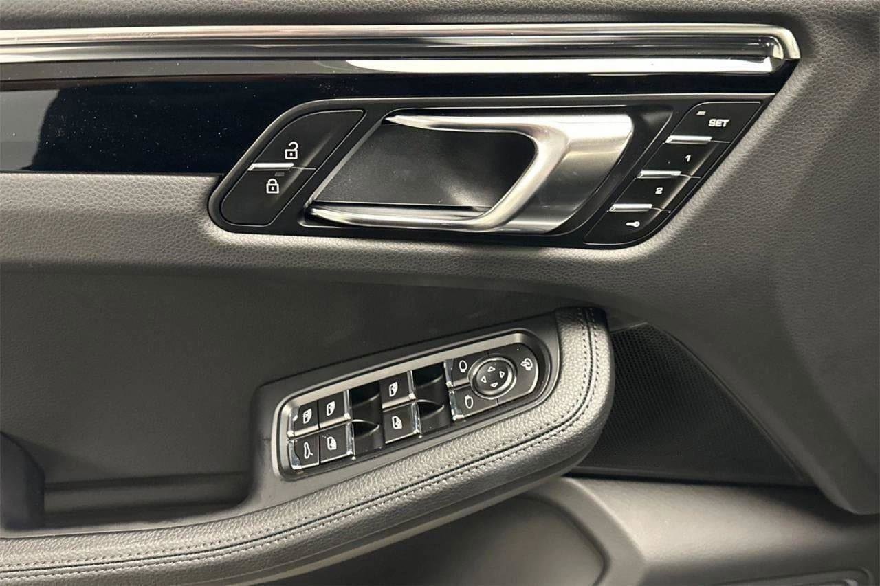 New 2025 Porsche Macan image 56