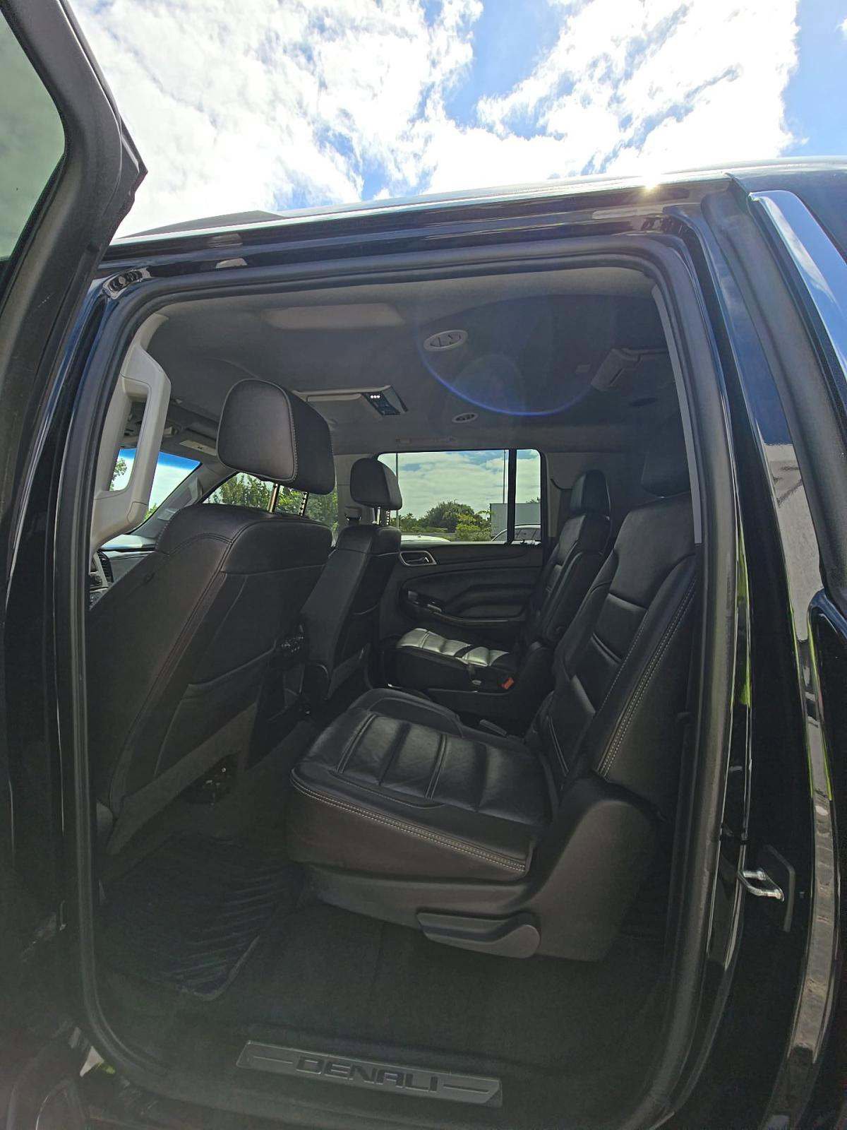 Used 2019 GMC Yukon XL Denali w/ Denali Ultimate Package AWD/4WD image 5