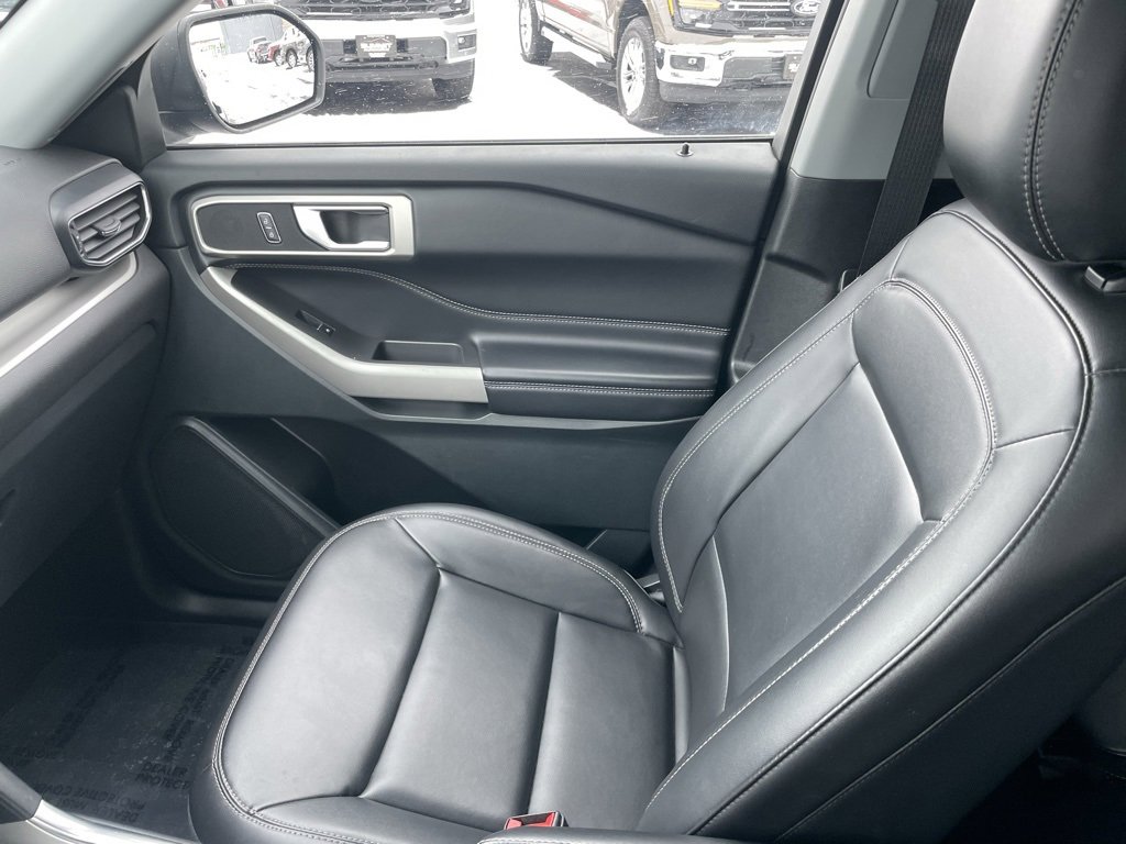 Used 2023 Ford Explorer XLT w/ Equipment Group 202A image 21