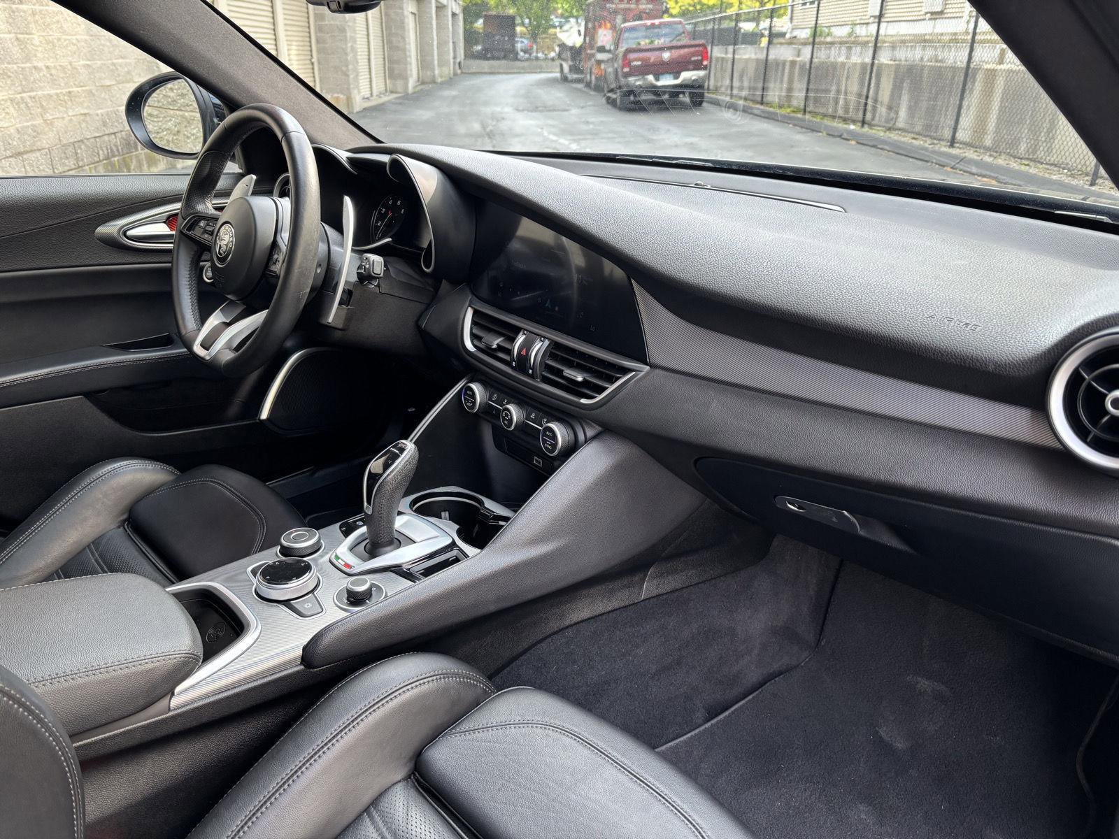 Used 2023 Alfa Romeo Giulia Veloce AWD/4WD image 9