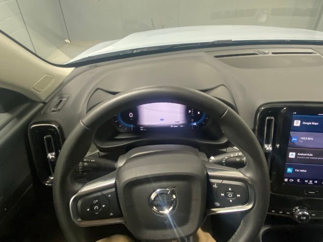 Certified 2025 Volvo XC40 B5 Core AWD/4WD image 15