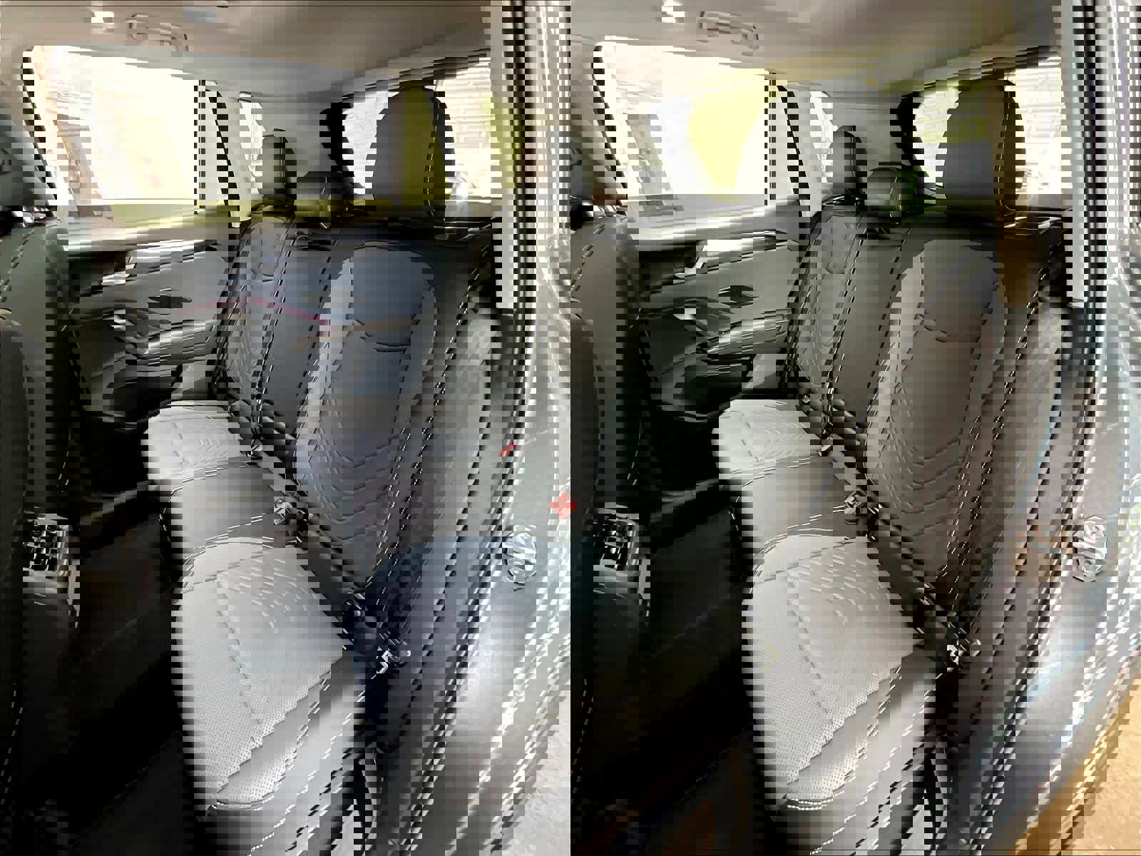 Used 2025 Volkswagen Tiguan SE w/ Panoramic Sunroof Package image 27