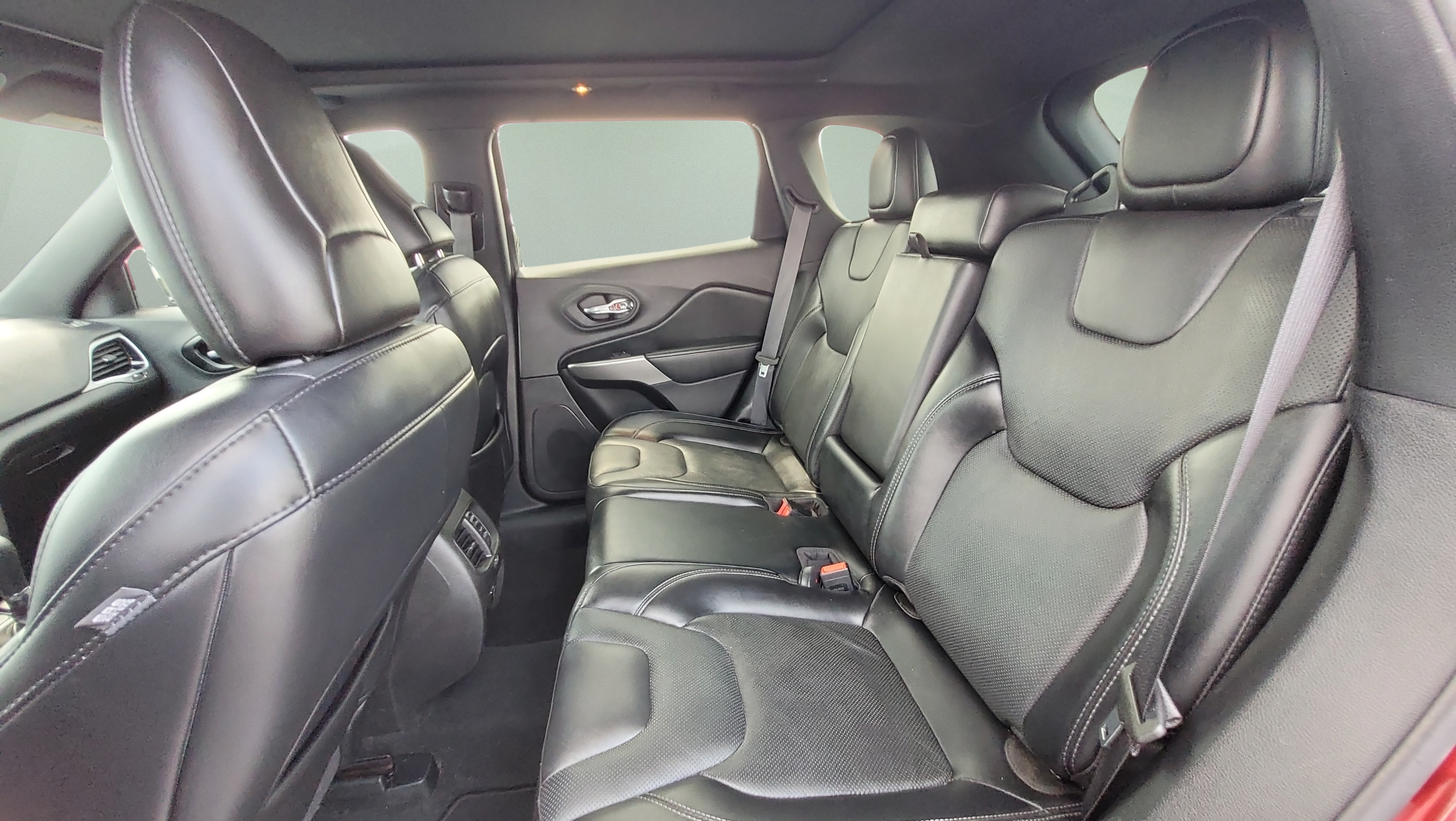 Used 2021 Jeep Cherokee High Altitude AWD/4WD image 16
