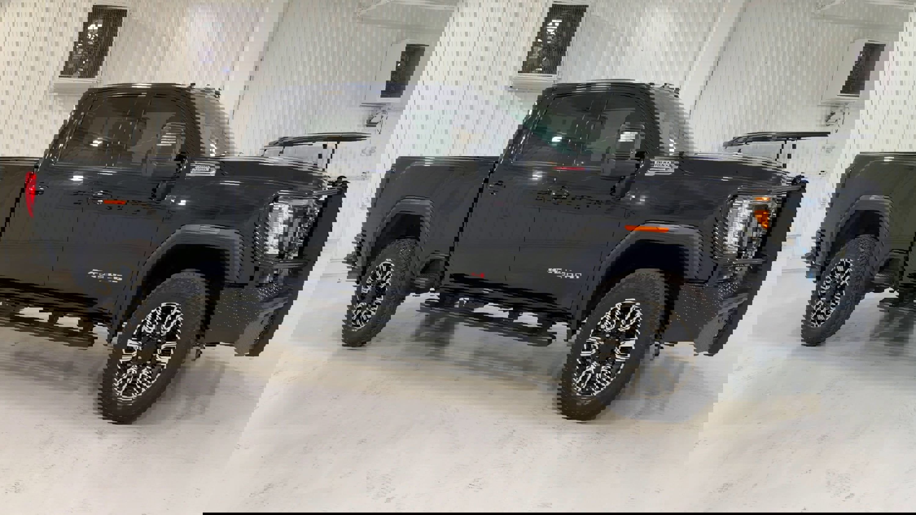 Used 2020 GMC Sierra 2500 AT4 w/ AT4 Premium Package image 3