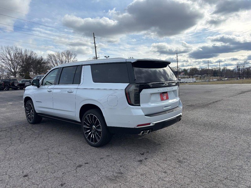 New 2026 Chevrolet Suburban High Country image 3